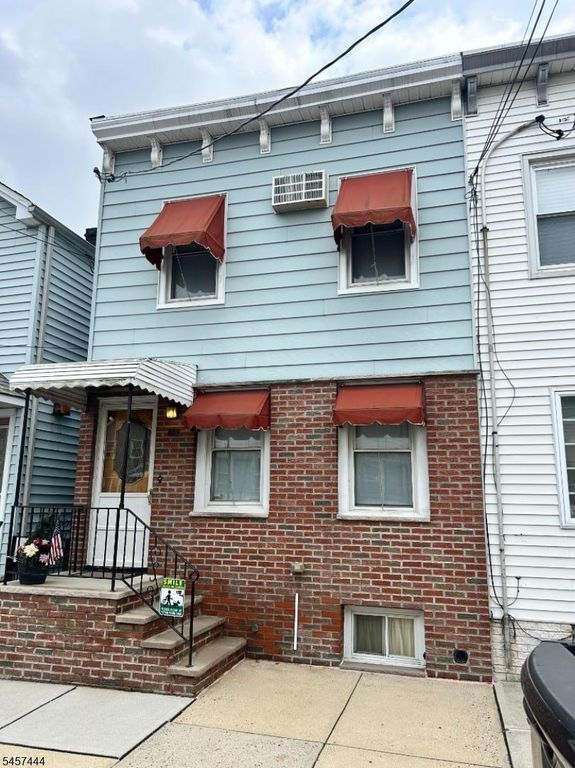 63 Garrison St, Newark City, NJ 07105