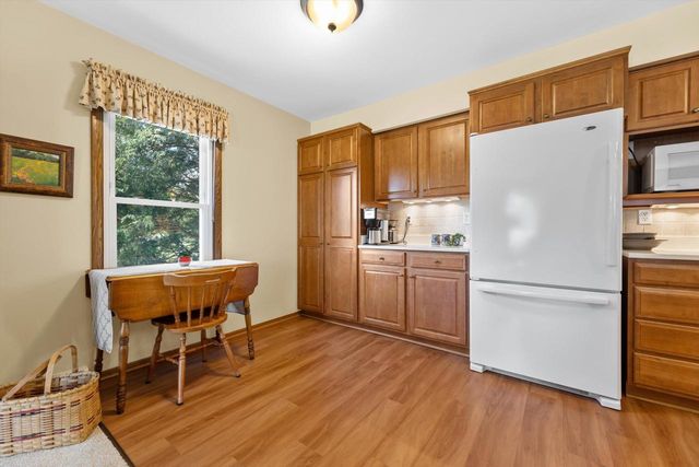 S67W32648 Ashton WAY E, Mukwonago, WI 53149
