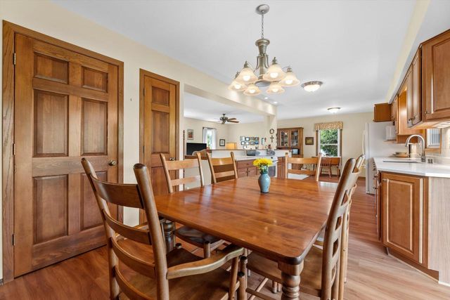 S67W32648 Ashton WAY E, Mukwonago, WI 53149