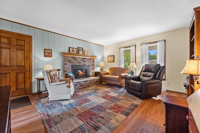 S67W32648 Ashton WAY E, Mukwonago, WI 53149