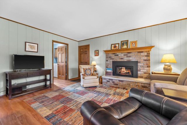 S67W32648 Ashton WAY E, Mukwonago, WI 53149