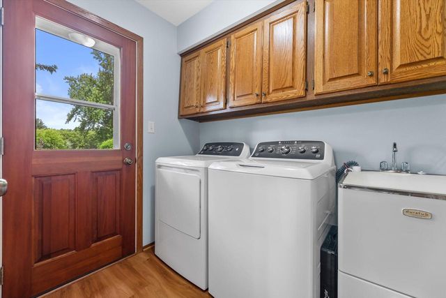 S67W32648 Ashton WAY E, Mukwonago, WI 53149