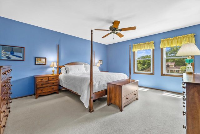 S67W32648 Ashton WAY E, Mukwonago, WI 53149