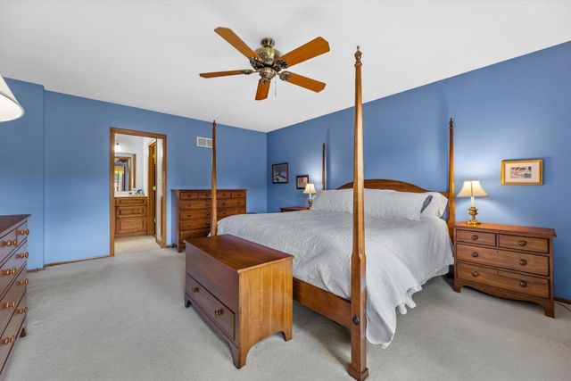 S67W32648 Ashton WAY E, Mukwonago, WI 53149