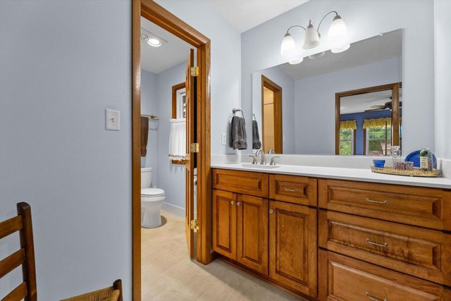 S67W32648 Ashton WAY E, Mukwonago, WI 53149