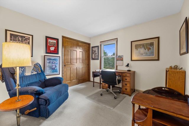 S67W32648 Ashton WAY E, Mukwonago, WI 53149