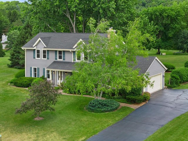 S67W32648 Ashton WAY E, Mukwonago, WI 53149
