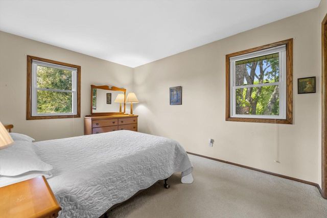 S67W32648 Ashton WAY E, Mukwonago, WI 53149