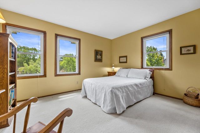 S67W32648 Ashton WAY E, Mukwonago, WI 53149