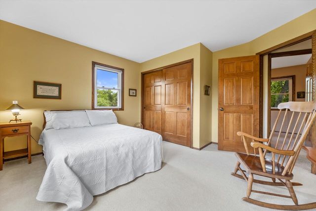 S67W32648 Ashton WAY E, Mukwonago, WI 53149
