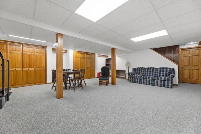 S67W32648 Ashton WAY E, Mukwonago, WI 53149
