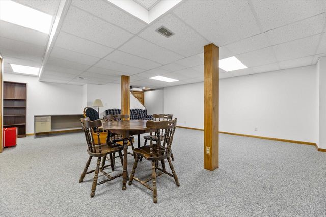 S67W32648 Ashton WAY E, Mukwonago, WI 53149