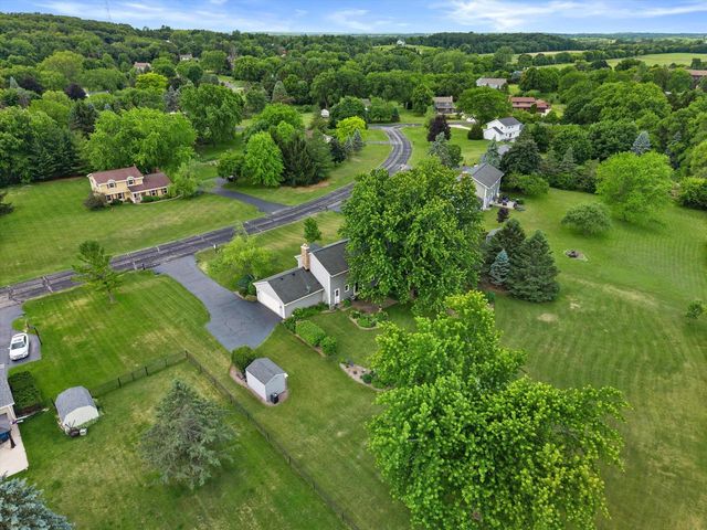 S67W32648 Ashton WAY E, Mukwonago, WI 53149
