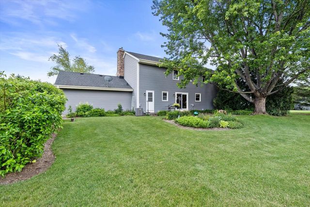 S67W32648 Ashton WAY E, Mukwonago, WI 53149