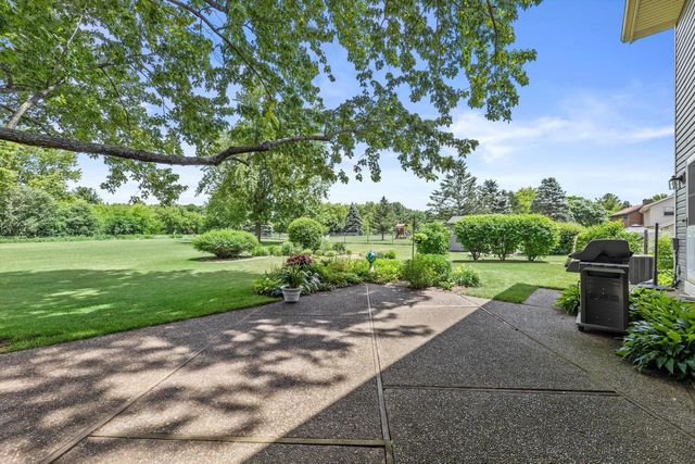 S67W32648 Ashton WAY E, Mukwonago, WI 53149