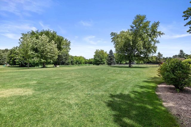 S67W32648 Ashton WAY E, Mukwonago, WI 53149