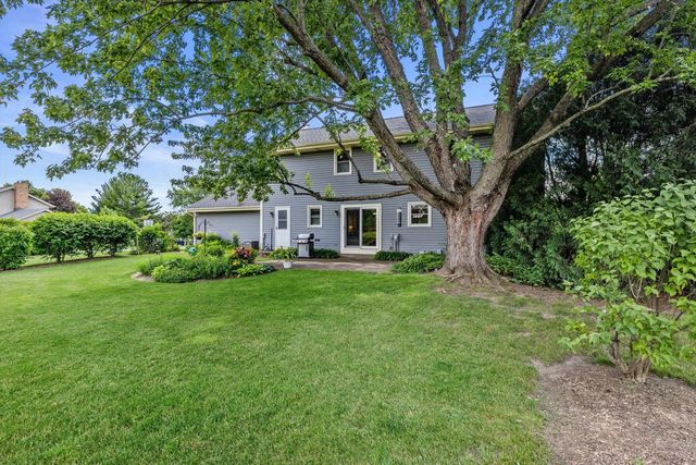 S67W32648 Ashton WAY E, Mukwonago, WI 53149