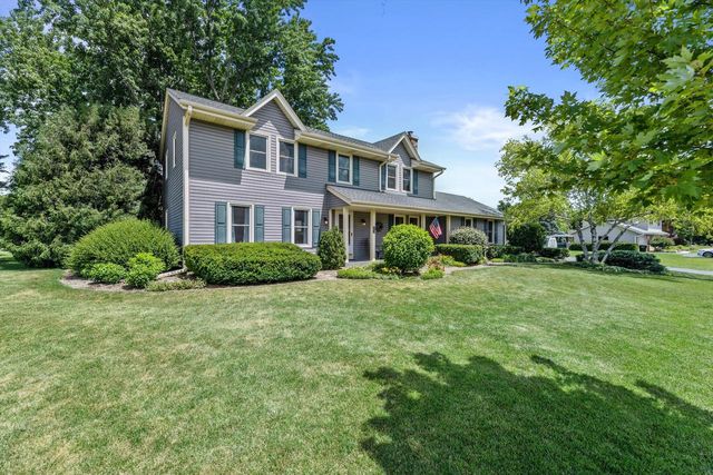 S67W32648 Ashton WAY E, Mukwonago, WI 53149