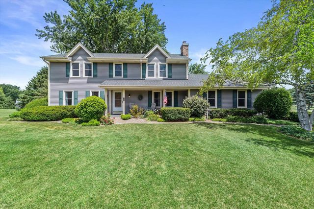 S67W32648 Ashton WAY E, Mukwonago, WI 53149