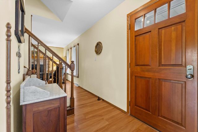 S67W32648 Ashton WAY E, Mukwonago, WI 53149