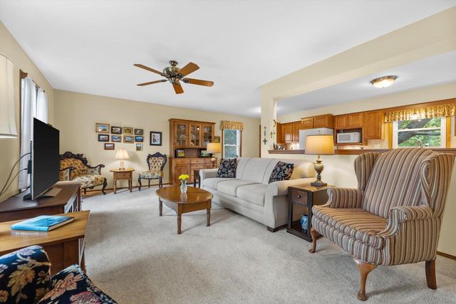 S67W32648 Ashton WAY E, Mukwonago, WI 53149