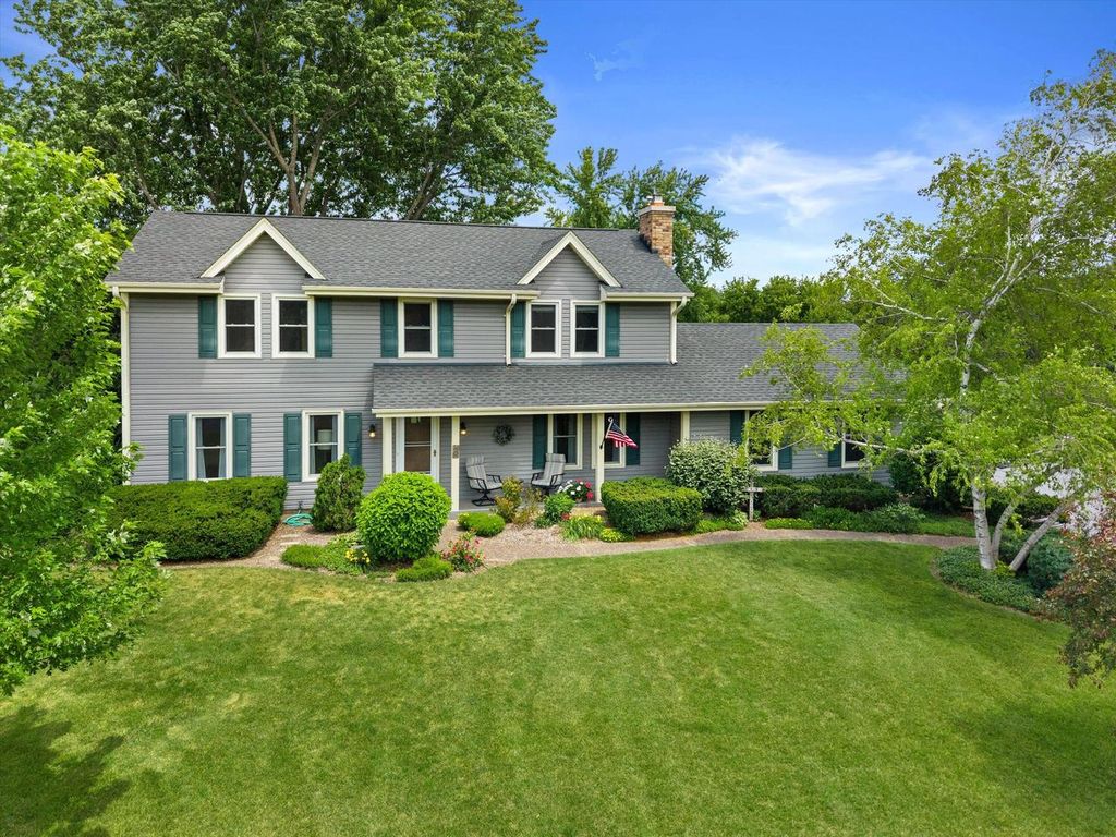 S67W32648 Ashton WAY E, Mukwonago, WI 53149