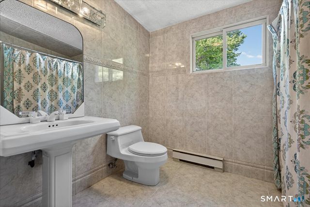 39 Westview Street, Hamden, CT 06514