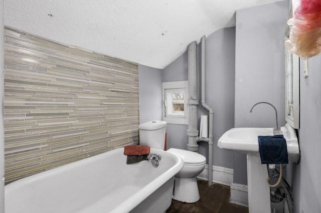 1025 Mclean Avenue, Saint Paul, MN 55106