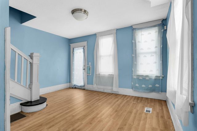 1025 Mclean Avenue, Saint Paul, MN 55106