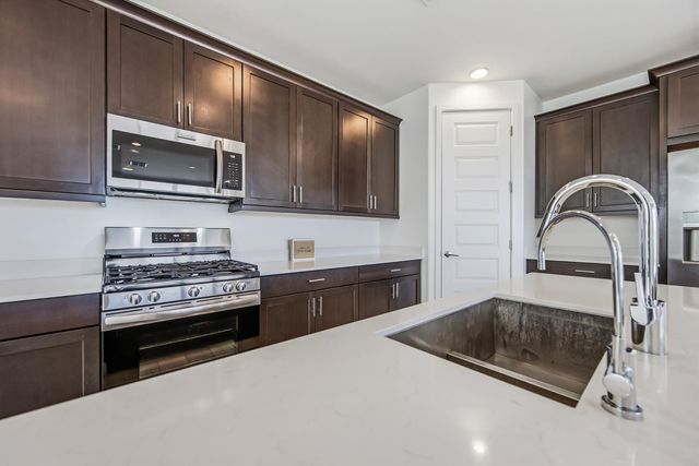 2053 W Sienna Bouquet Place, Phoenix, AZ 85085