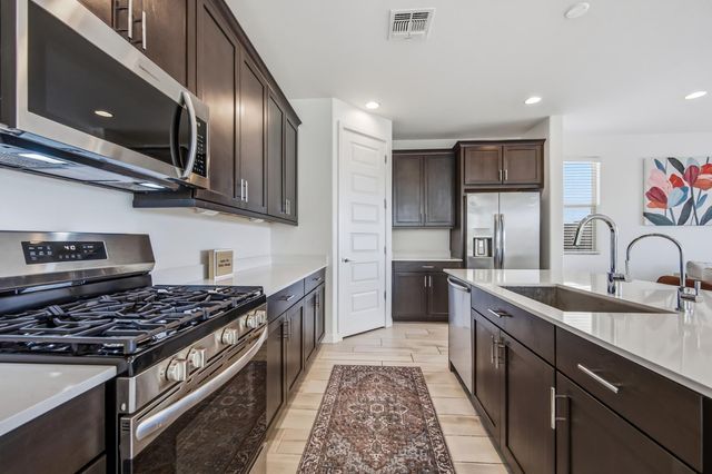 2053 W Sienna Bouquet Place, Phoenix, AZ 85085
