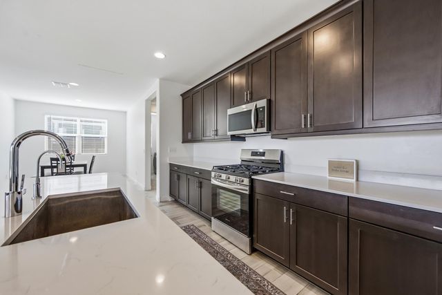 2053 W Sienna Bouquet Place, Phoenix, AZ 85085