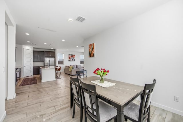 2053 W Sienna Bouquet Place, Phoenix, AZ 85085