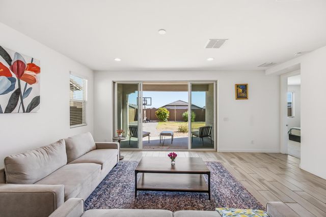 2053 W Sienna Bouquet Place, Phoenix, AZ 85085