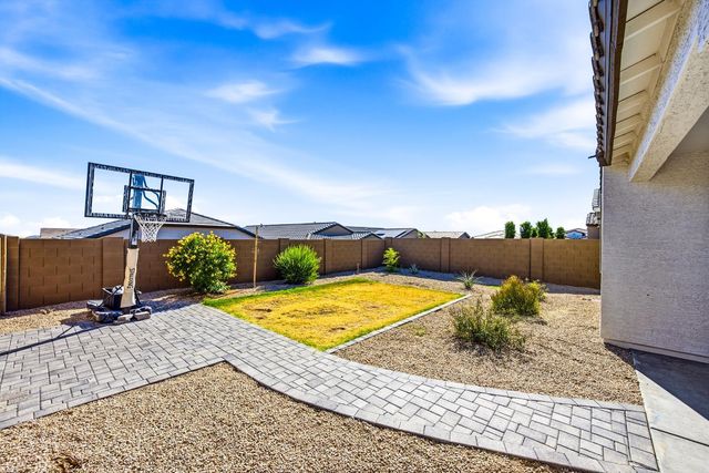 2053 W Sienna Bouquet Place, Phoenix, AZ 85085