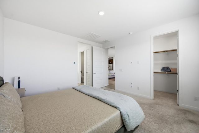 2053 W Sienna Bouquet Place, Phoenix, AZ 85085