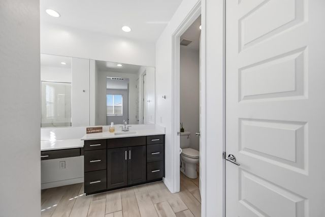 2053 W Sienna Bouquet Place, Phoenix, AZ 85085