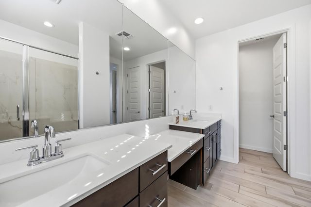 2053 W Sienna Bouquet Place, Phoenix, AZ 85085