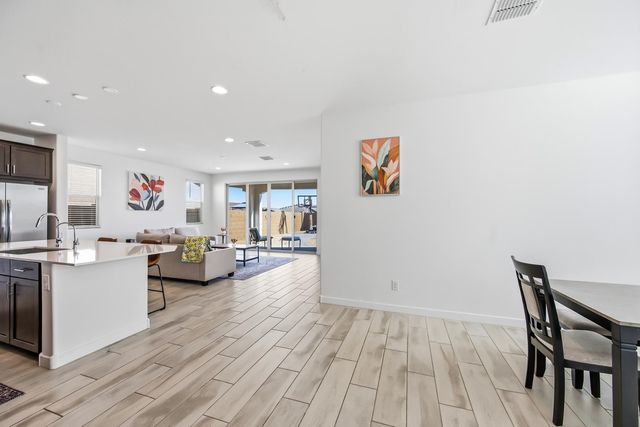2053 W Sienna Bouquet Place, Phoenix, AZ 85085