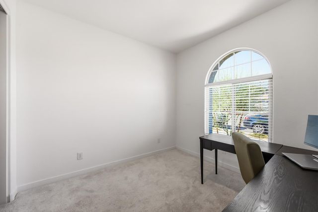 2053 W Sienna Bouquet Place, Phoenix, AZ 85085