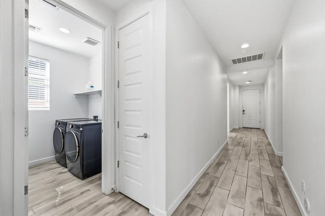 2053 W Sienna Bouquet Place, Phoenix, AZ 85085