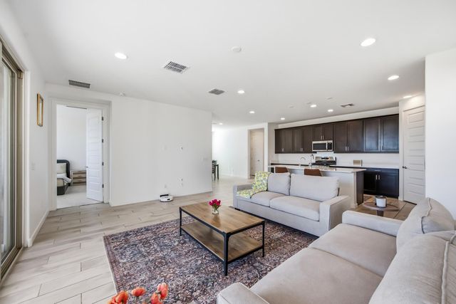 2053 W Sienna Bouquet Place, Phoenix, AZ 85085
