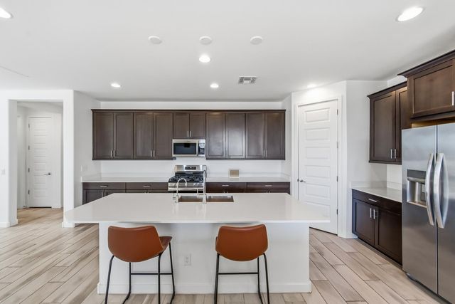 2053 W Sienna Bouquet Place, Phoenix, AZ 85085