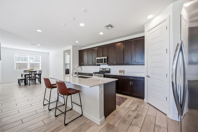 2053 W Sienna Bouquet Place, Phoenix, AZ 85085