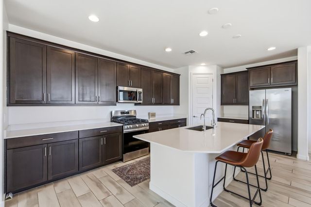 2053 W Sienna Bouquet Place, Phoenix, AZ 85085
