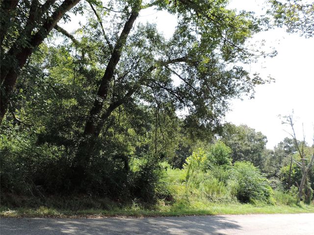 2014 Center Avenue, Cleveland, TX 77327