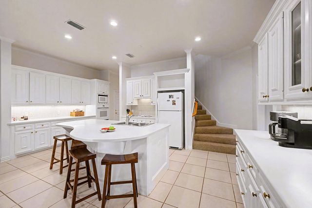 18 Floret Court, The Woodlands, TX 77382