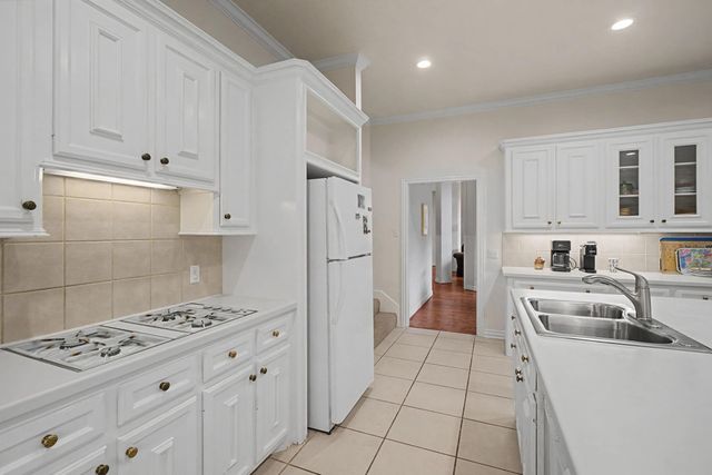 18 Floret Court, The Woodlands, TX 77382