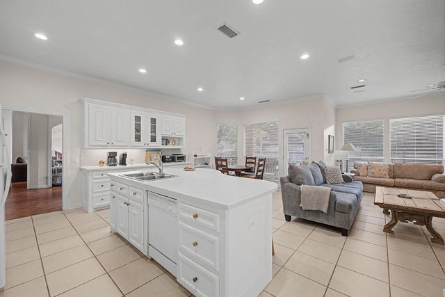 18 Floret Court, The Woodlands, TX 77382