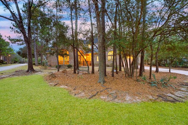 18 Floret Court, The Woodlands, TX 77382